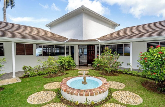 New Listing! Staffed Private Villa/Majestic Ocean View/Pool/10 min Beach/WiFi