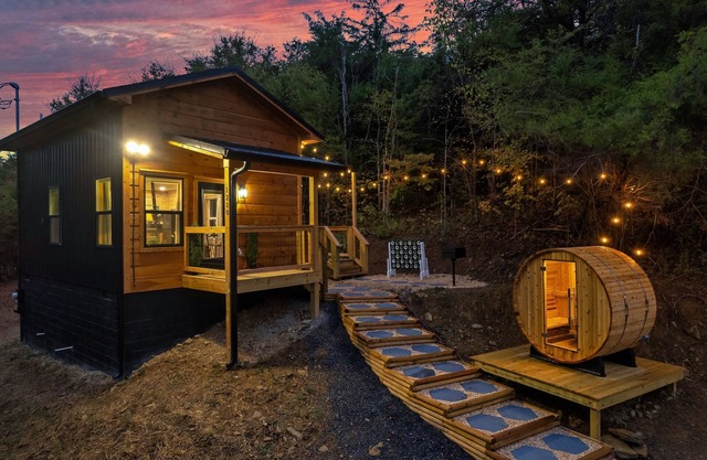 NEW Lux Sauna, Dome, Stargazing Net, Putting Green