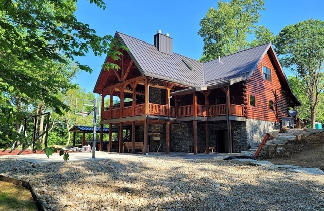 New luxurious Cabin, 10 min away from old man cave