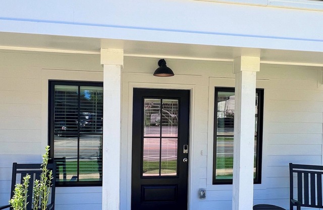 New Luxury 1BR Cottage in Downtown Auburn!