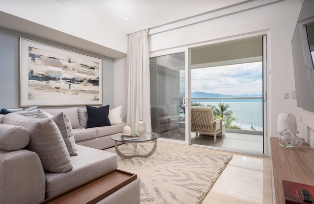 New Luxury 3BD Oceanfront condo at Harbor 171 3BD Condo for rent in North Hotel