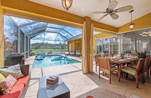 NEW Luxury 4-Bedroom/3 bath Lakefront Naples Villa! Heated Salt-Water Pool!