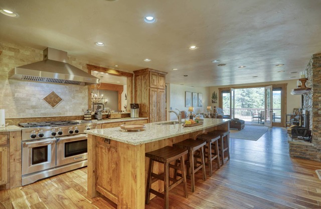 New Luxury Listing! Beautiful 4 Bedroom Home, PLUS Guest House on 20 Acres, Spectacular Mtn Views