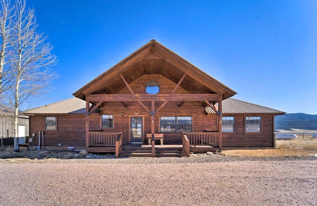 New Mexico Cabin Hideaway with Eagle Nest Lake Views