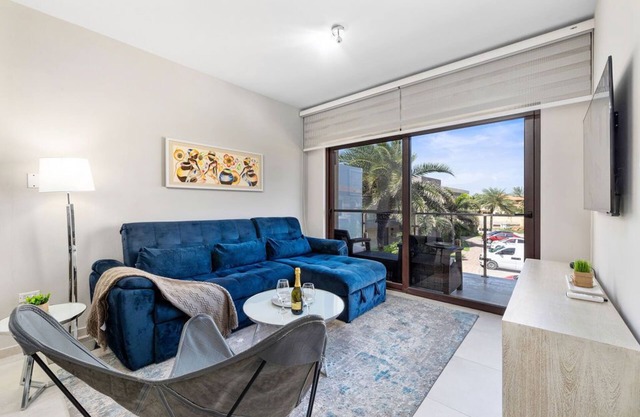 NEW Modern 1BR 1BA @ Gold Coast Pool *GYM* Tennis