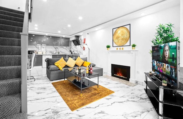 New Modern 2 Bedroom House By Azura Nights