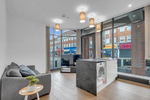 New Modern Apartment near Heathrow Airport