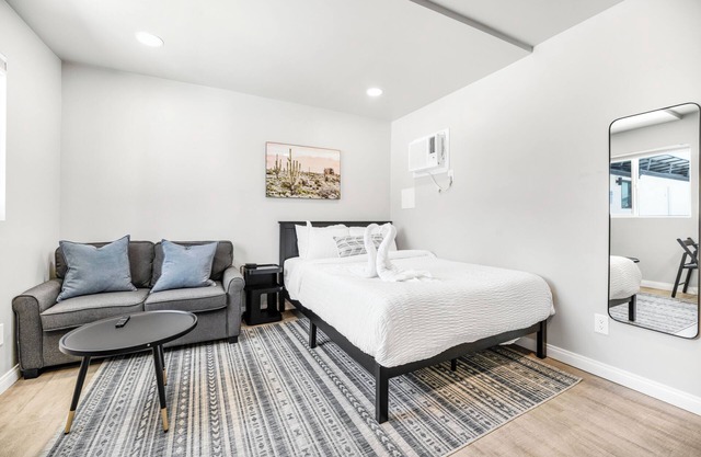 New Modern Apartment w/AC - Central to SD