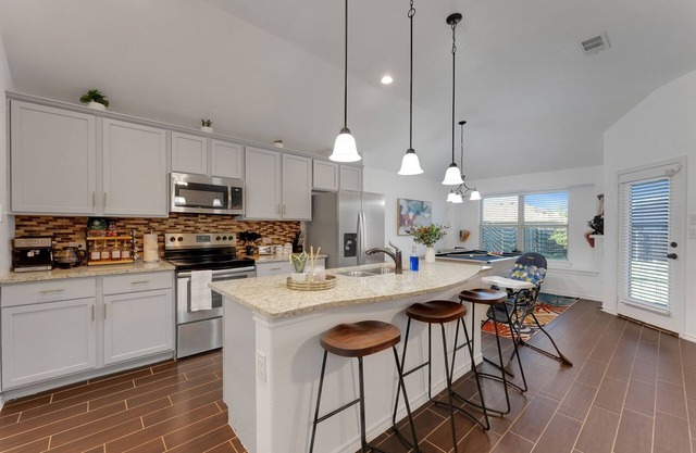 New Modern Bohemian Home Minutes From Grand Prairie Top Attractions