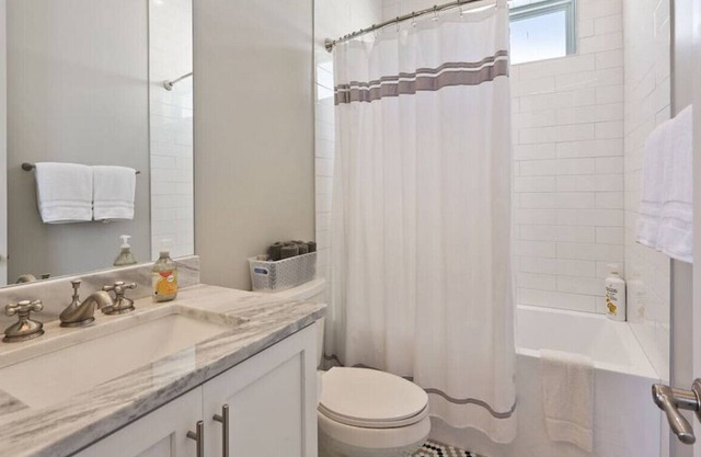 New Modern Home | Walk to Streetcar | Sleeps 10!