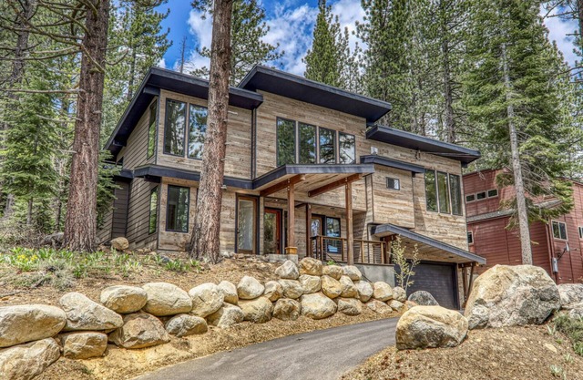 New - Modern Luxury Chalet in Olympic Valley