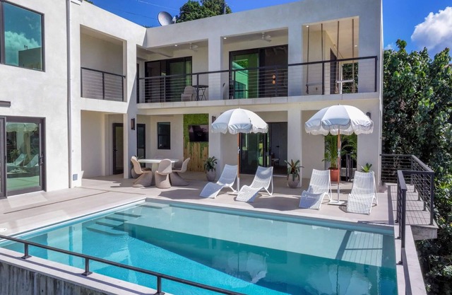 New Modern Luxury Villa 2 Minutes to Cruz Bay