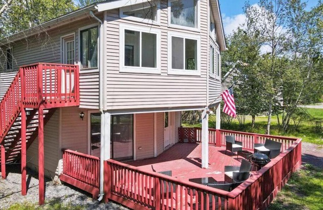 NEW! Modern Poconos Mansion - Sleeps 15!