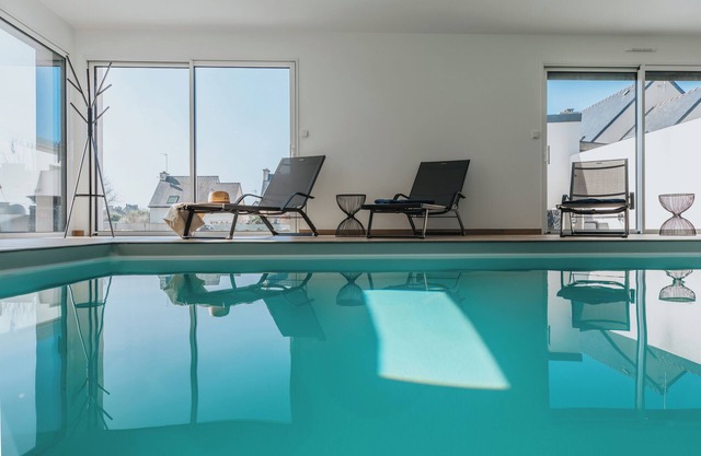 New, modern villa Heated indoor pool 4 bedrooms 4 bathrooms - 8pers and 2children