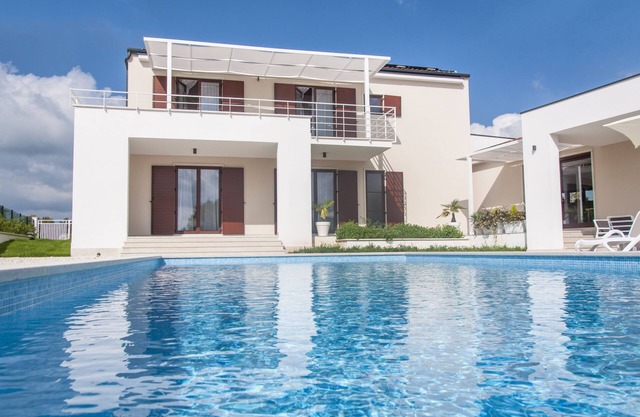 New Modern Villa with large private swimming pool in quiet area
