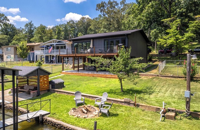 NEW Obsidian Oasis - Lakefront Luxury - kayaks, paddle boards … fun in the sun!