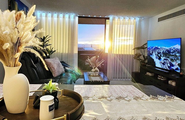 NEW- One-bedroom condo, parking, and High-Speed WIFI in Downtown Denver