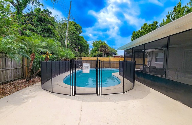 NEW Peaceful Pool Paradise, ENTIRE Home for YOU