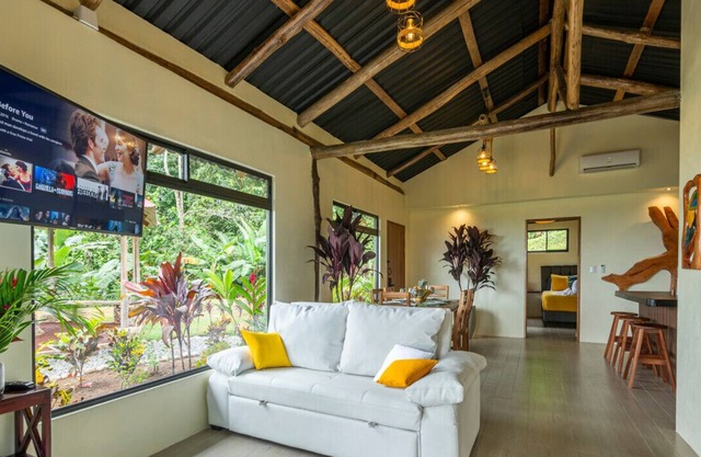 NEW Peaceful Rainforest Retreat w/Stunning Views