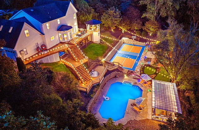 NEW! Pool Retreat| Pickleball| Multisport Simulator| Theater| Golf – Sleeps 22
