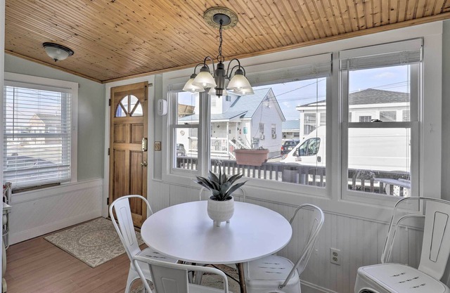 NEW! Quaint Hampton Villa - Walk to Beach & Dining