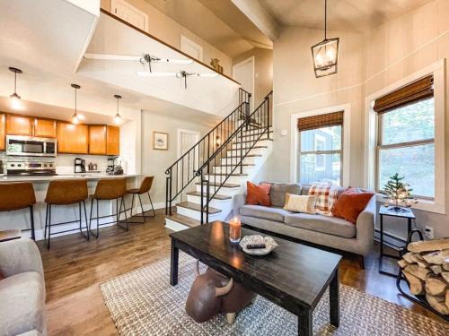 NEW Remodeled Cozy Mountain Getaway