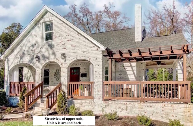 NEW Remodeled duplex /6 mins from Airport, Downtown CLT & great food!
