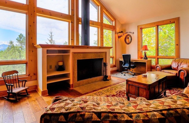 New Rental! 3 Bed / 3 Bath, Quiet Area, but close to everything.