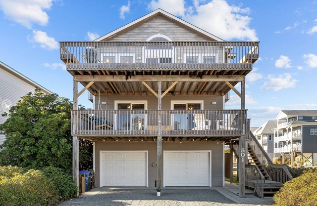 New Rental! Pet-friendly beach house in Surf City with gorgeous ocean views!