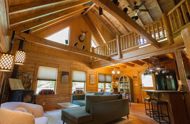 NEW - Riverfront Cabin Escape with Beach, Firepits, EV Charger, Starlink, Kayaks