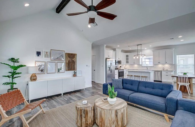 *NEW* S A L T Beach House - 5 min walk to beach