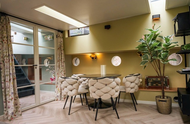 NEW: Sailors Suite on luxurious wellness houseboat