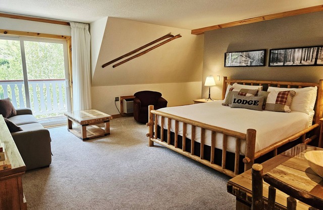 NEW! Selkirk Split King - Family Suite w/Balcony