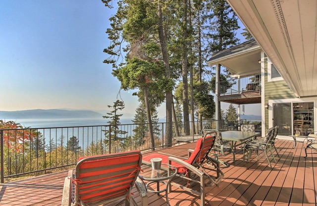 NEW! Spacious Hope Retreat w/ Game Room & Views!