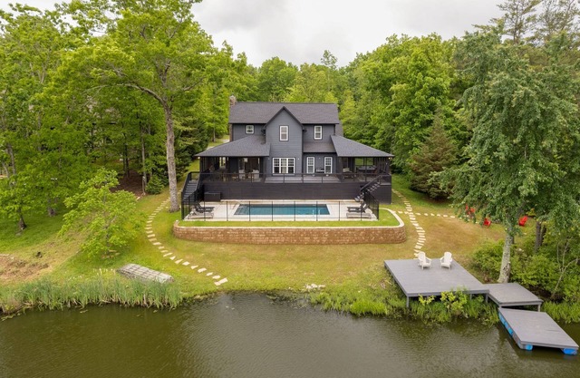 ~New~ Spacious Lake House/Mountain House w/Heated Pool & 2 Hot Tubs