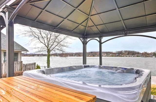 NEW! 'The Docks @ Waterside' Lake Home w/ Hot Tub!