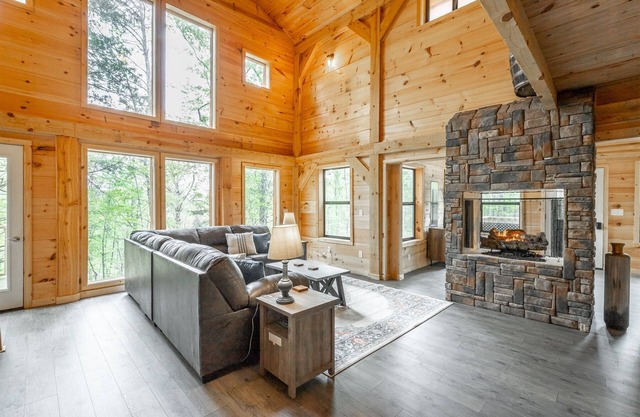 NEW! Timber Creek Lodge | Dog friendly, Mtn Views, Fire pit | 3 Bed, 2 Bath
