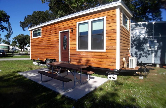 New Tiny House - INTRODUCTORY PRICE minutes from Sanibel and Fort Myers Beach!