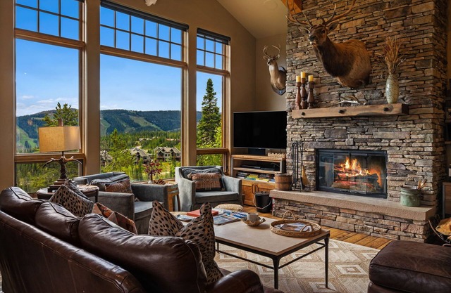 *New to Market* Beautiful 4 Bedroom Ski In/Out Big Sky Home