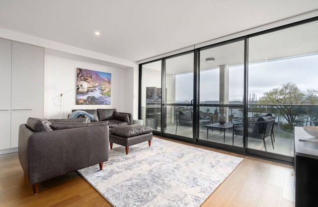 New to VRBO: Kingston Foreshore Apt - 4km from Canberra Centre