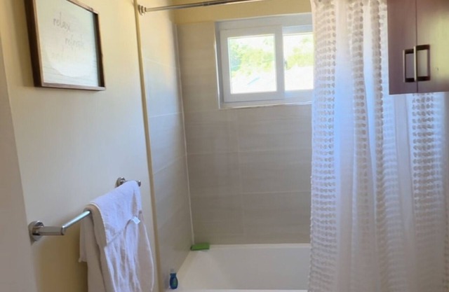 New Townhome close to Everything (Airport, Hip Strip, and Activities)