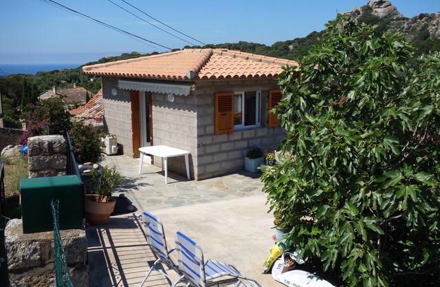 New villa in a quiet 5 minutes drive from the beaches of the gulf of Figari