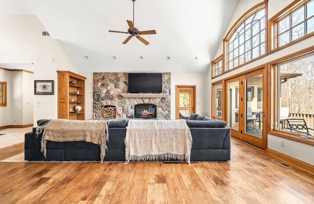 New Wine Country Cabin *Sleeps 10*