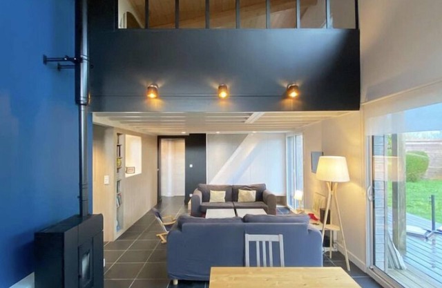 New wooden house located 1km from the beaches