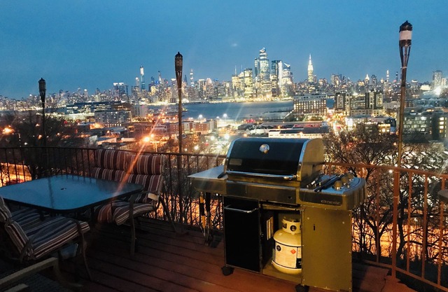 New York Skyline! Apt 5. One of a Kind View! Sleeps 12!