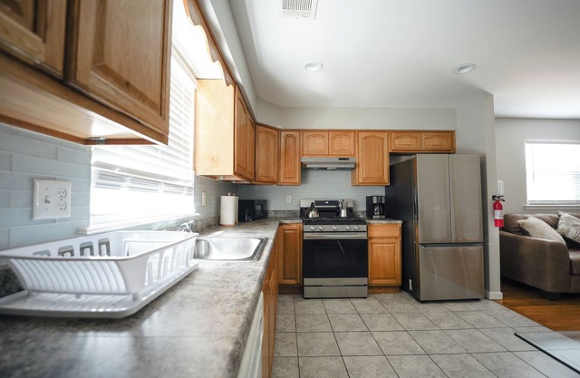 Newark Liberty Gem Brick House Apt 3