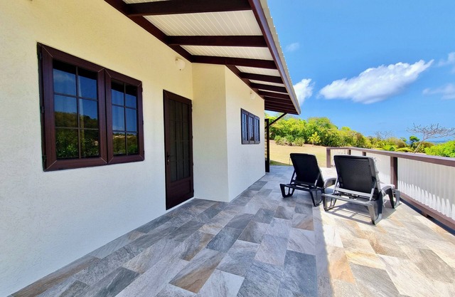Newly built and well appointed two bedroom apartment with breathtaking Oceanview