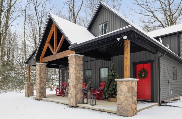 NEWLY BUILT Charming Cabin Mountain Retreat in the Pocono Mountains Jim Thorpe, PA