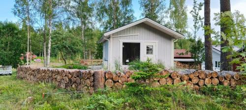 Newly Built Cottage By The Shore Of Lake Vättern