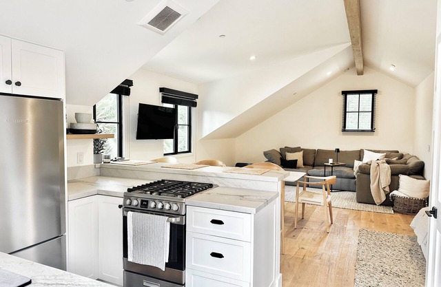 Newly built designer guesthouse nestled in Santa Barbara’s Sycamore Canyon.
